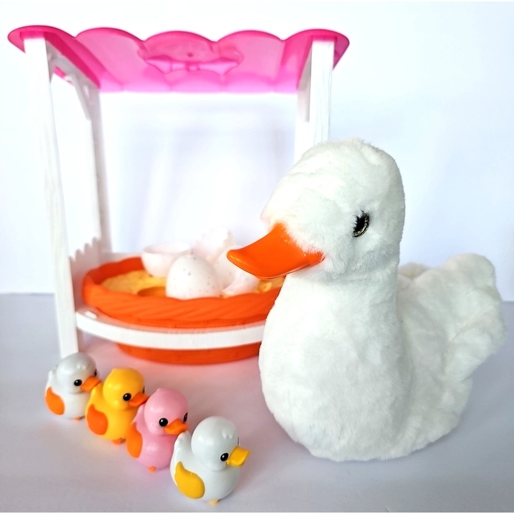 Pets‎ Alive Mommy Duck & Baby Surprise, Nurturing Play Surprise Hatching 1862